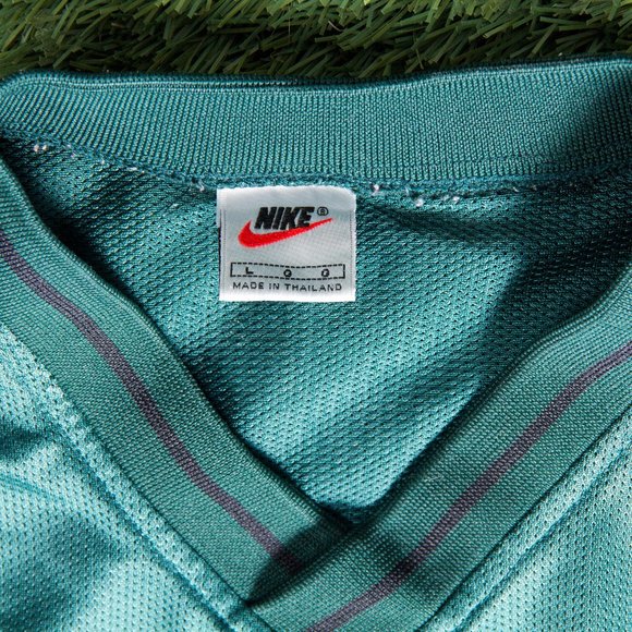 Vintage 90's Nike Mesh V-Neck T-Shirt - Picture 2 of 5
